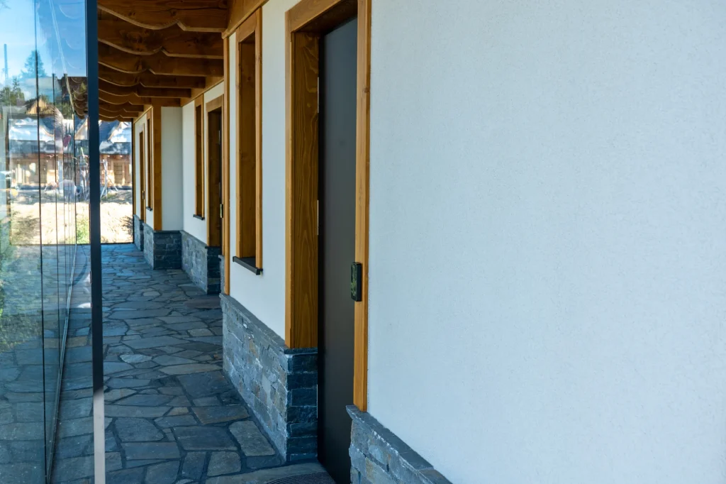 Covered passage by the terrace