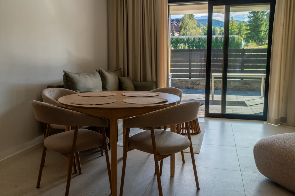 Round table in the living area
